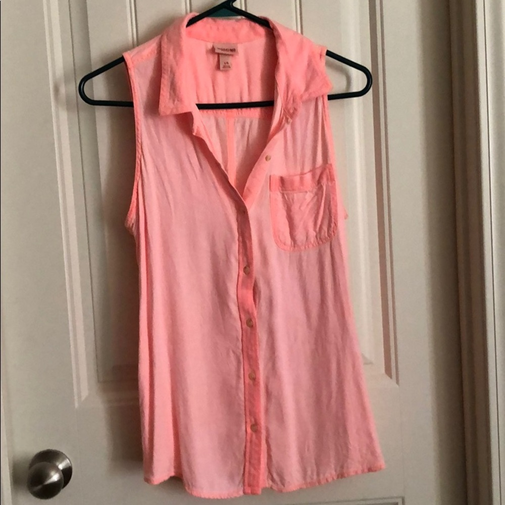 Sleeveless button up